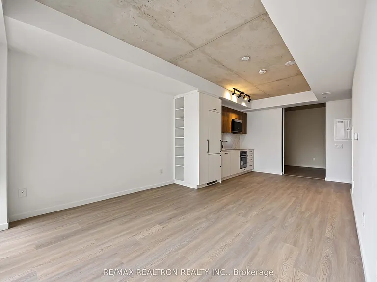 689 The Queensway #201 — Photo 10