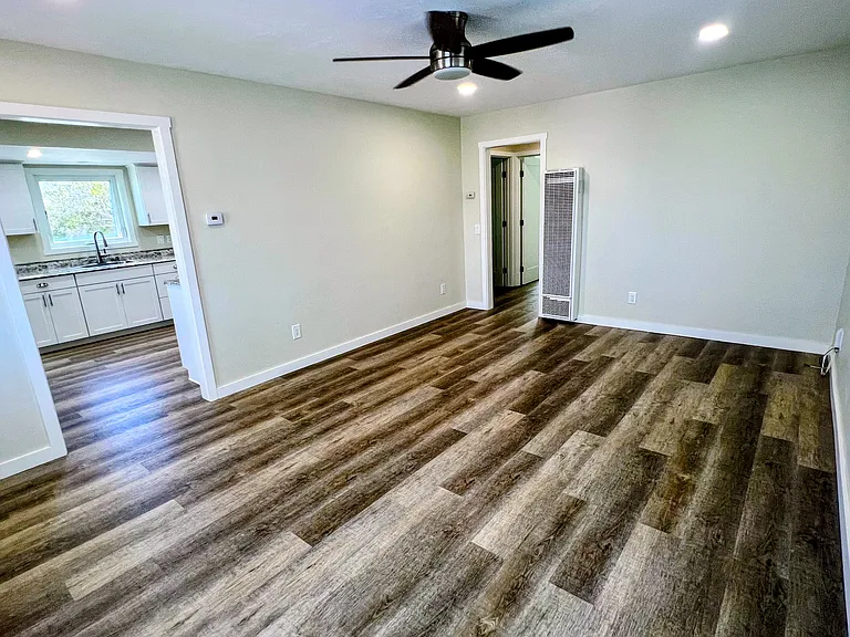 446 Tulare Ave — Photo 8