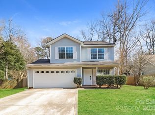 2627 Century Oaks Ln, Charlotte, NC 28262