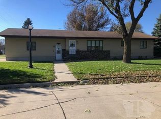628 3rd Ave SW, Britt, IA 50423