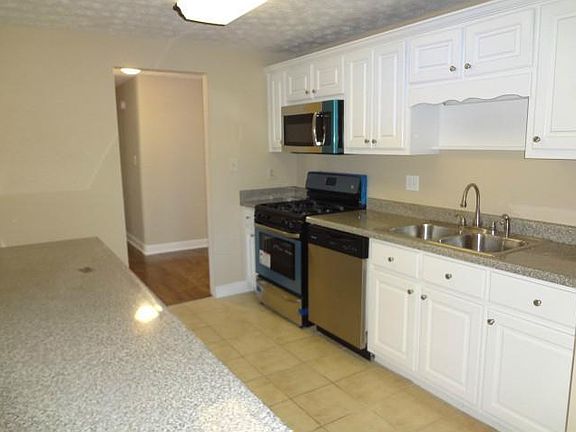 2nd image of 1927 Roberts Ln