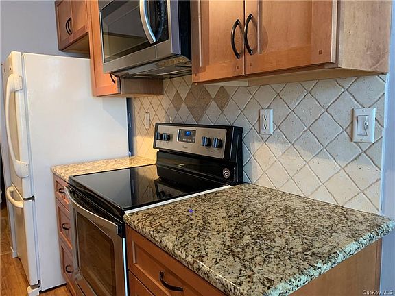 4th image of 308 Sierra Vista Ln