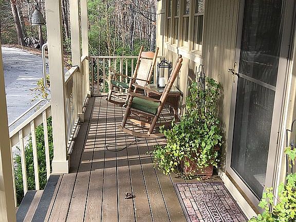 4th image of 49 Horse Cove Ct