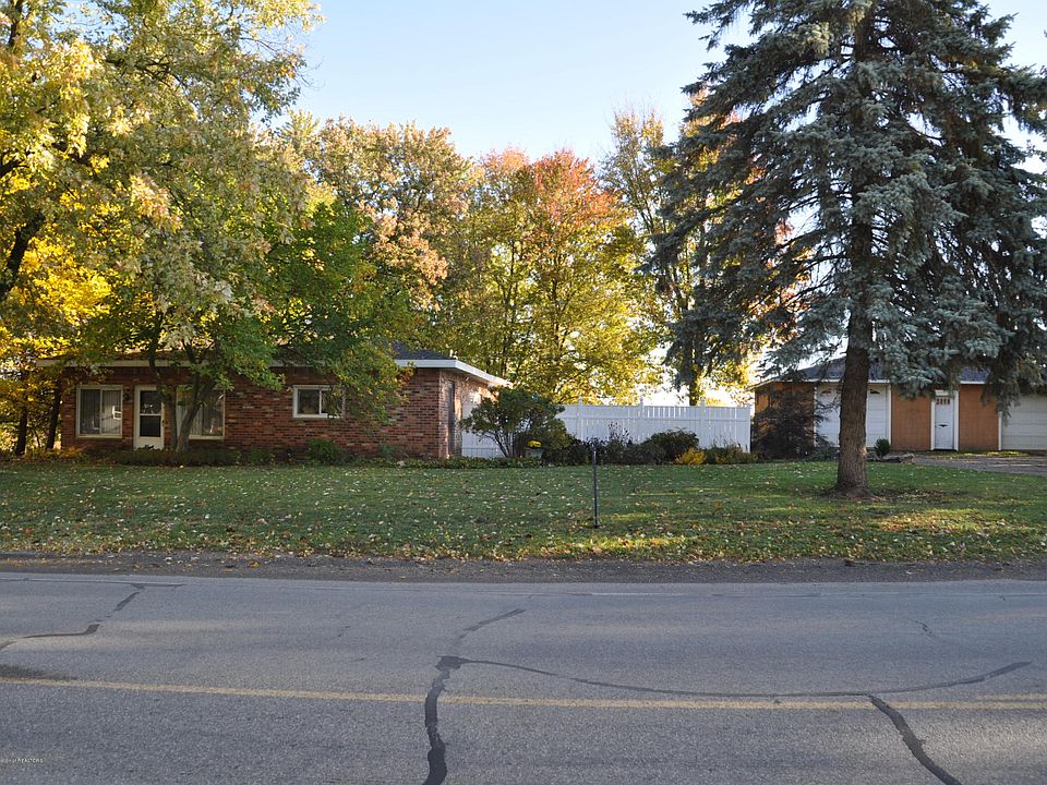 1st image of 10477 E Grand River Ave