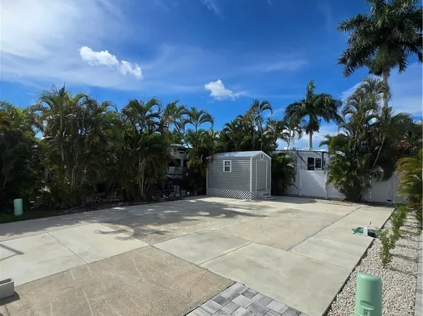 5650 Red Bird Ln, Fort Myers, FL 33908