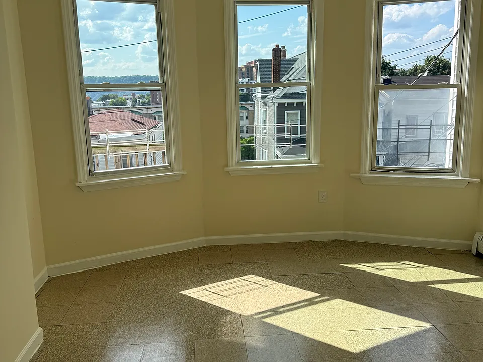 32 Linden St #1