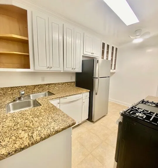 1040 N Sweetzer Ave #1/2 — Photo 3