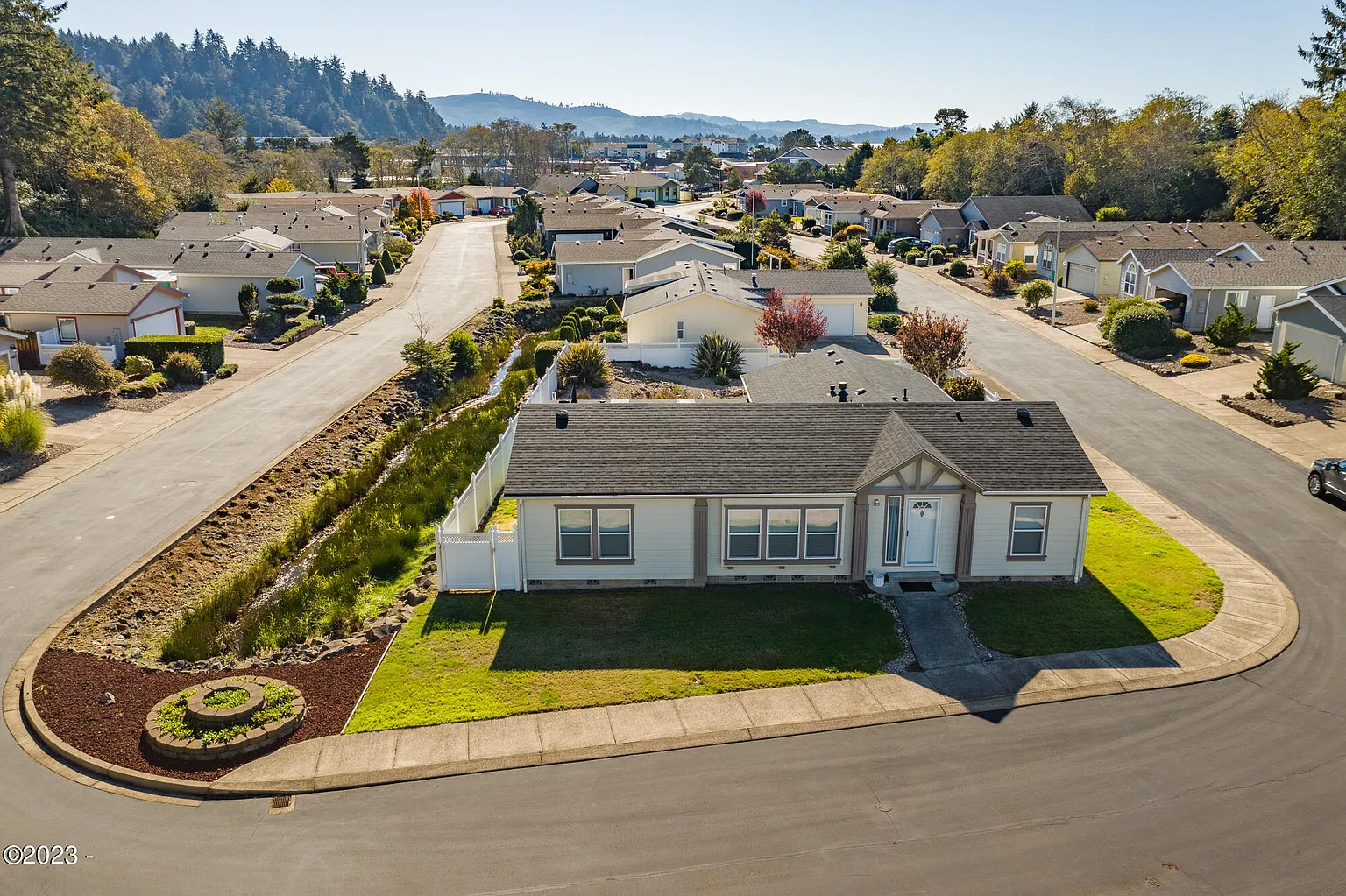 4471 SE Heron Loop photo 1