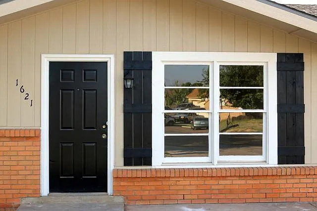 3 bed, 2.0 bath, 1450 sqft, $1,200 — Photo 3