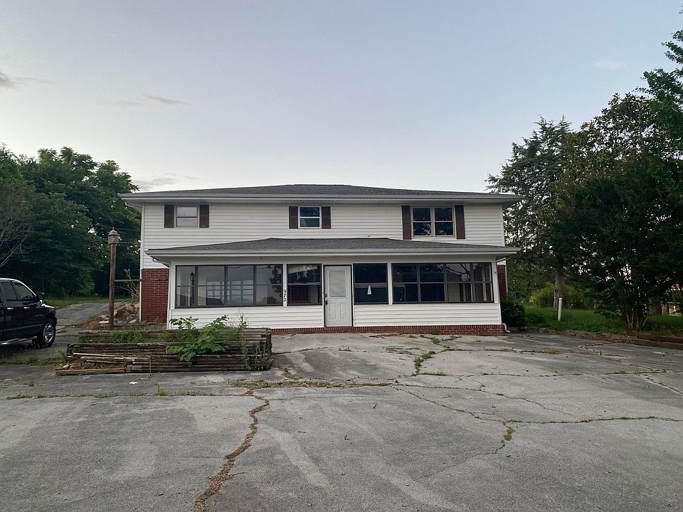 This is the front side of duplex. It will be renovated soon and is currently not for lease. Only the rear is for lease