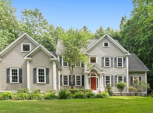 15 Village Rd, Pepperell, MA 01463