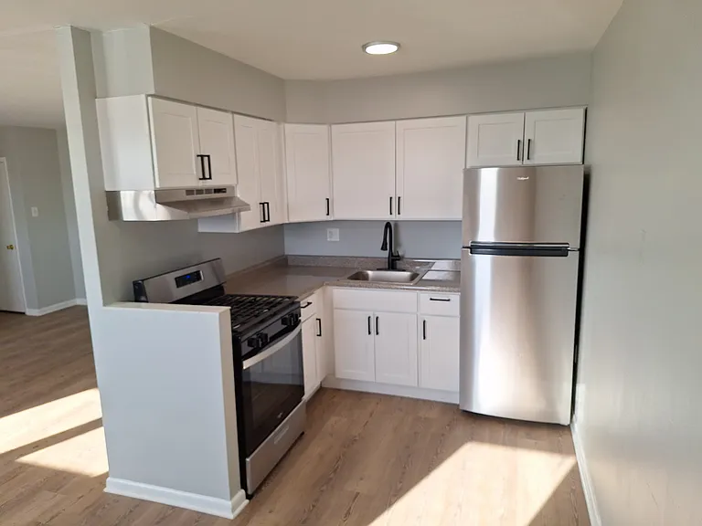 Emerson Apartments — Photo 12