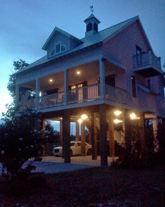 2nd image of 594 W Beach Blvd