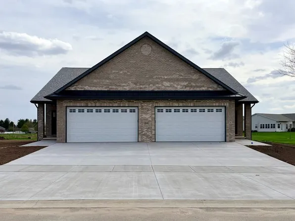 818 E Leander St #B, Clinton, IL 61727