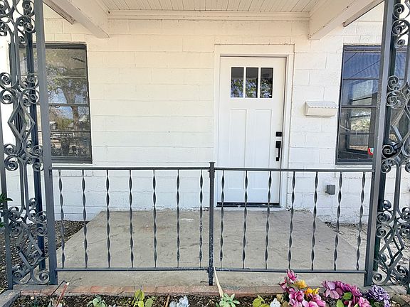 3rd image of 318 Uvalde St