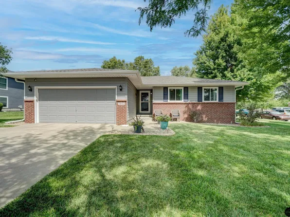 7950 Karl Dr, Lincoln, NE 68516