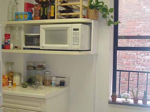 5th image of 925 W End Ave APT 6E