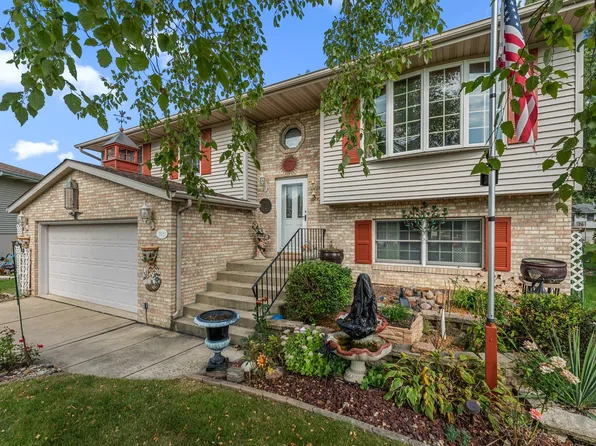 3071 Parkwood Pl, Crown Point, IN 46307