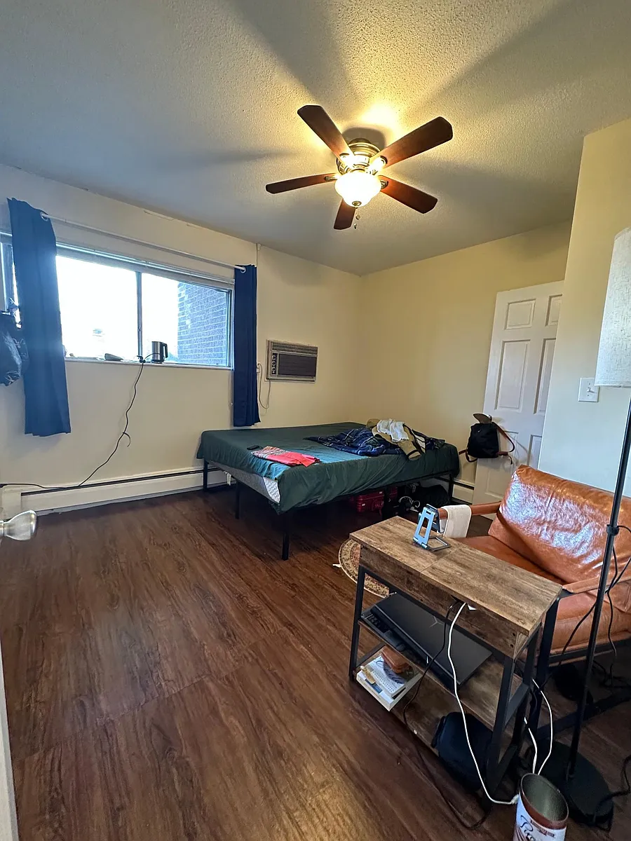 Building Photo - 142 Kenrick St #2