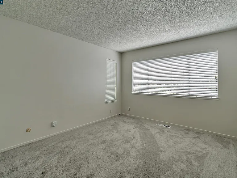 1956 Fair Ridge Ct — Photo 19