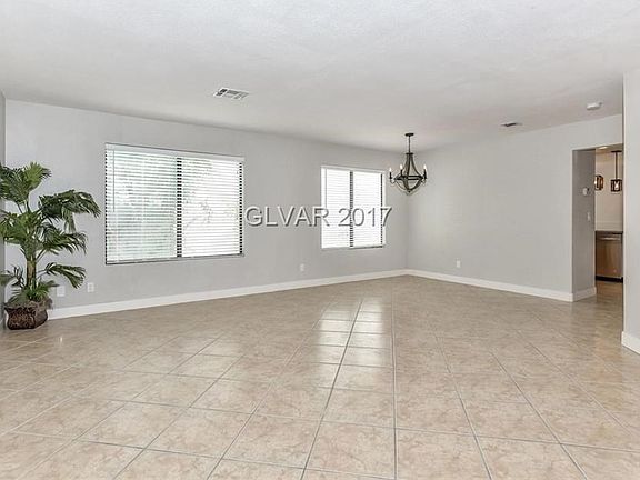 LIVING / DINING ROOM