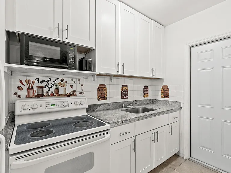 1021 NE 24th Ave #12 — Photo 16