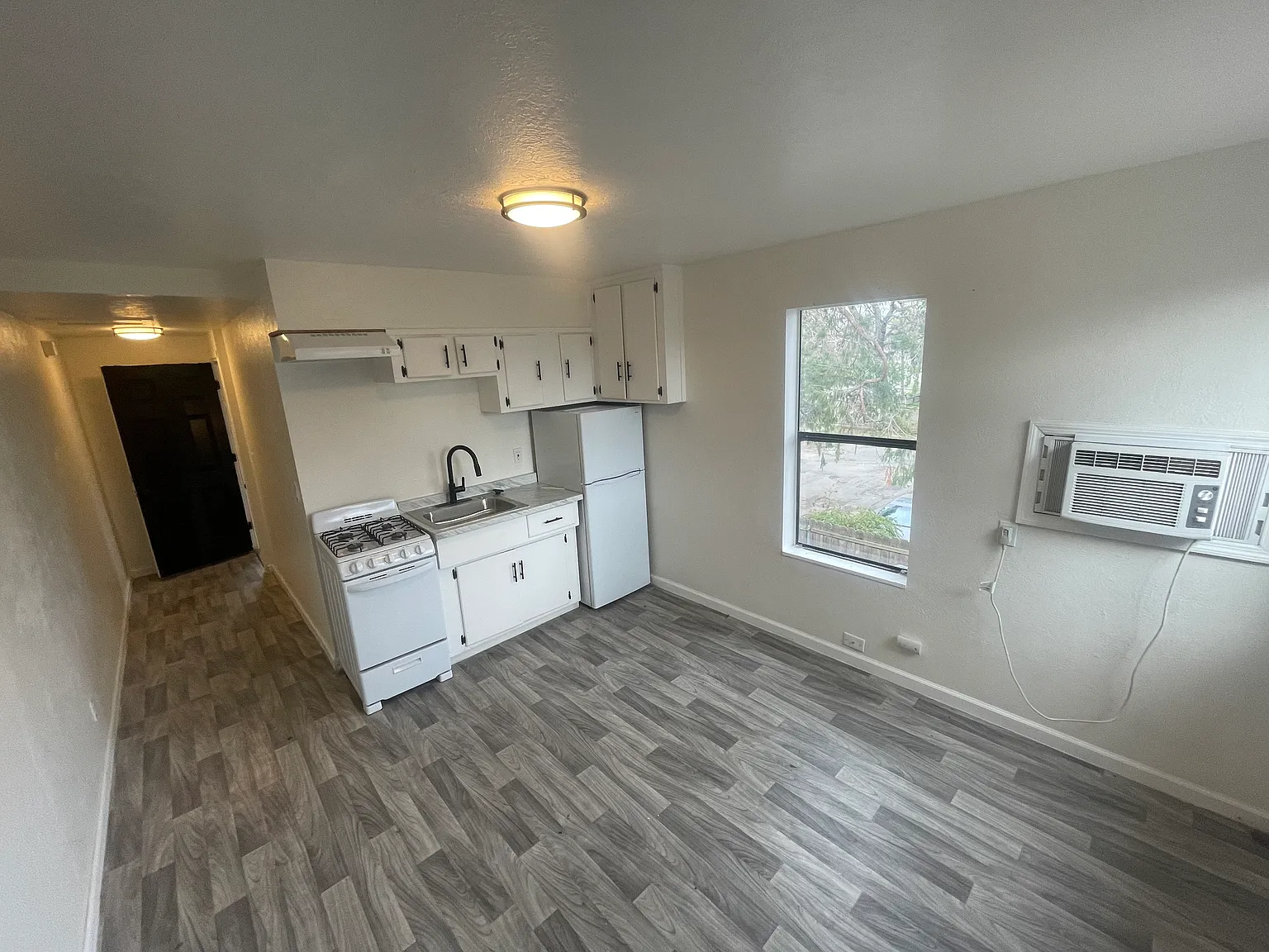 1 bed, 500 sqft, $1,350 — Photo 1