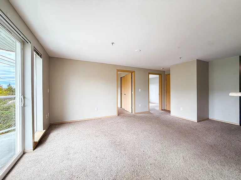 5200 Roosevelt Way NE #302 — Photo 7