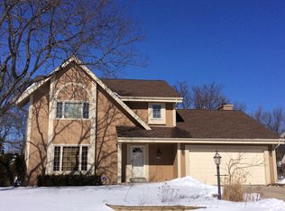 14230 W Fieldpointe Dr, New Berlin, WI 53151