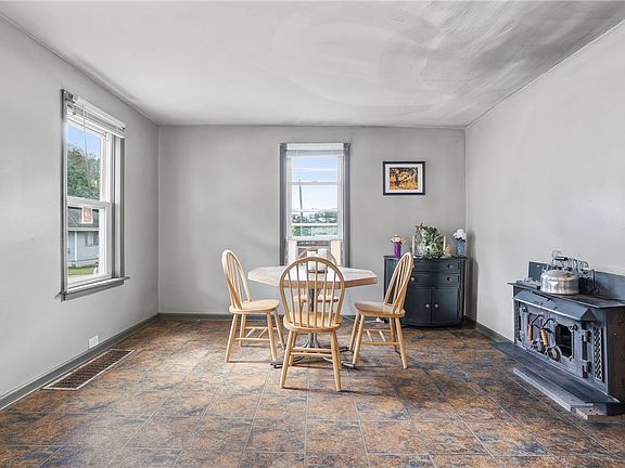 5th image of 50 Cloverdale St