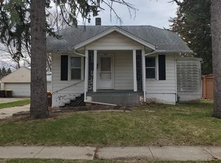 433 W Garfield St, Freeport, IL 61032