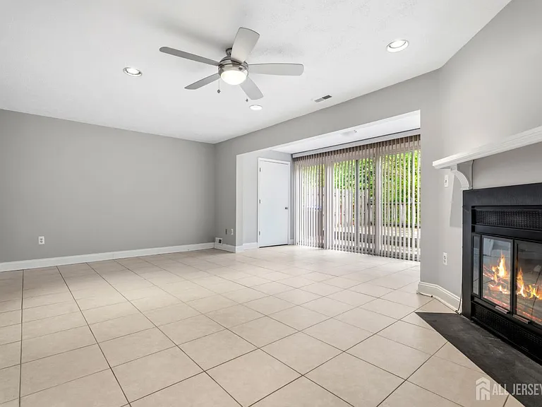 88 Wilshire Ct — Photo 12