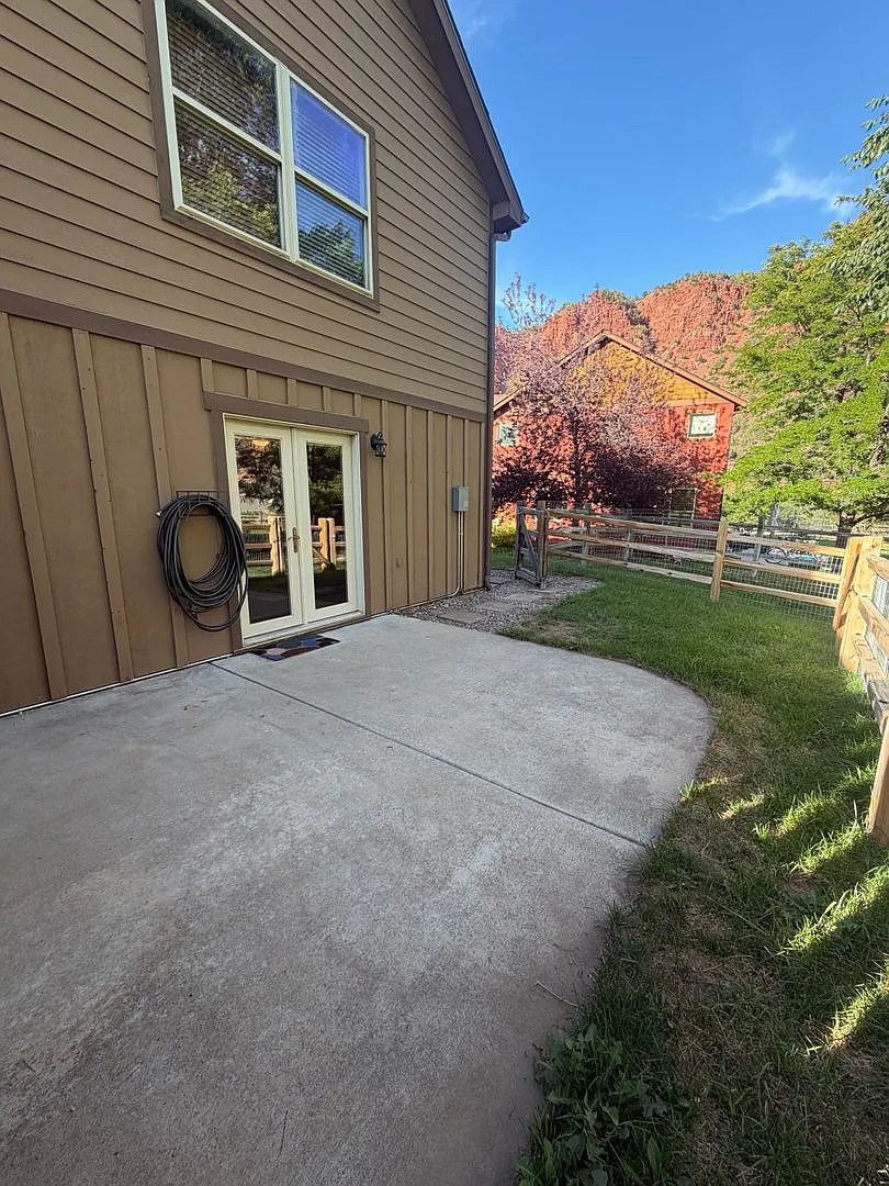 1 Bedroom 1 Bathroom in Park East Glenwood Springs — Photo 2