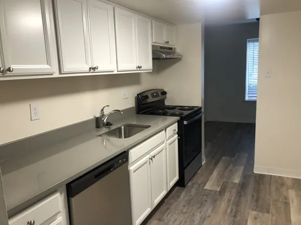 3906 Golf View Dr, Newark, DE 19702