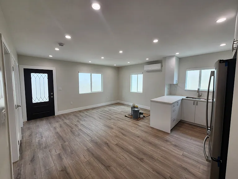 528 Amherst Dr — Photo 12