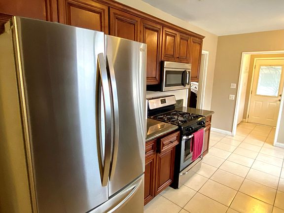 5th image of 348 N Toland Ave