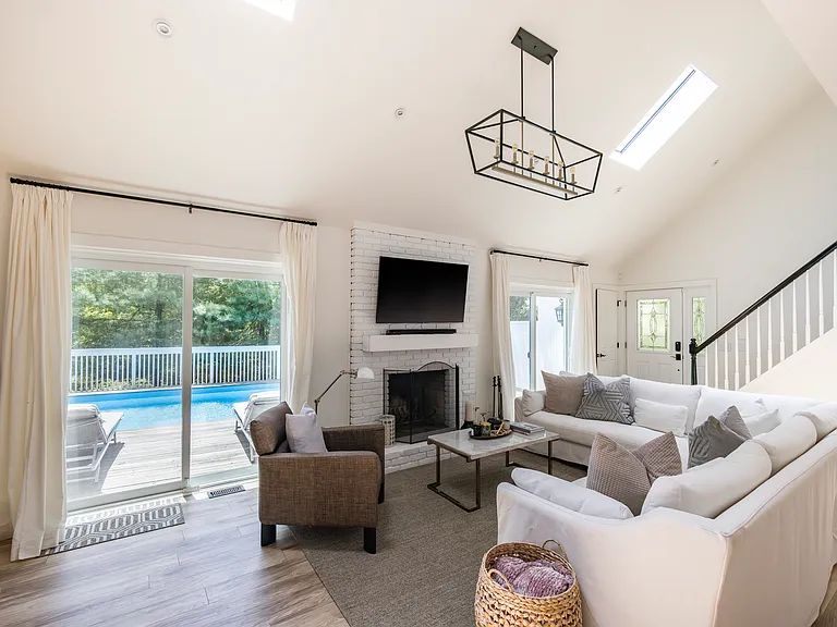 147 Sycamore Dr — Photo 4