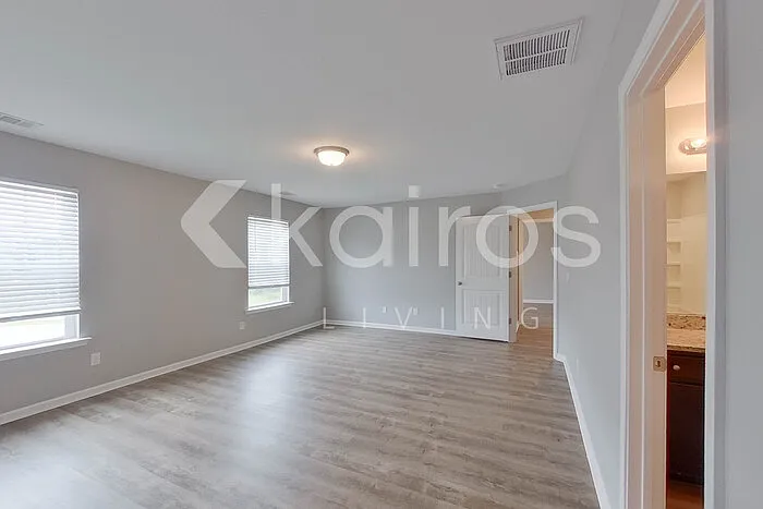 109 Saint Matthew Way — Photo 10