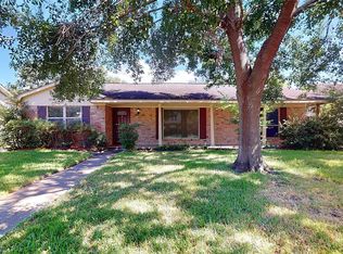5850 Braesheather Dr, Houston, TX 77096