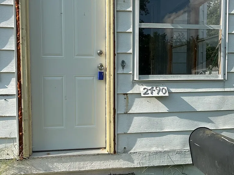 2490 E Prairie St — Photo 6