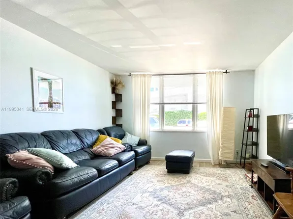 1913 S Ocean Dr APT 129, Hallandale, FL 33009