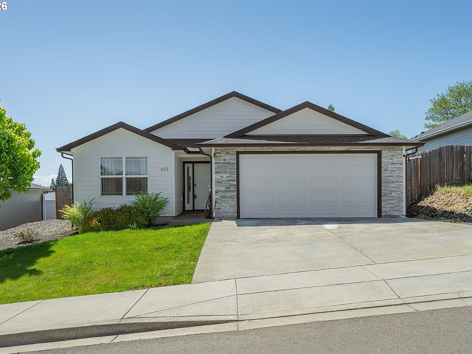 1st image of 601 SE Rose Ridge Dr