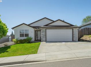 601 SE Rose Ridge Dr, Winston, OR 97496