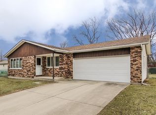 83 Lockman Cir, Elgin, IL 60123