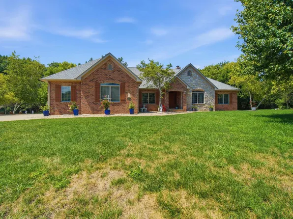 6 Wildwood Ct, Washington, IL 61571
