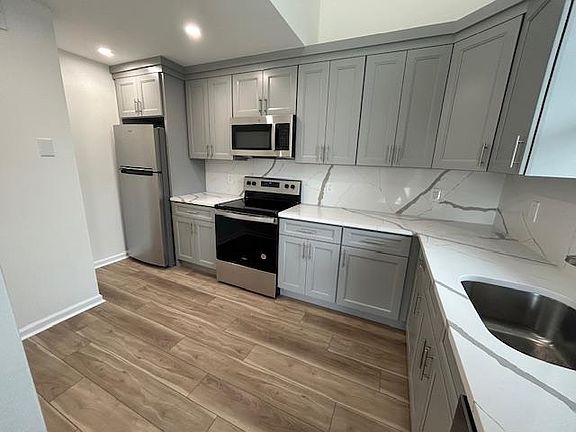 3rd image of 800 Bloomfield Ave APT 215