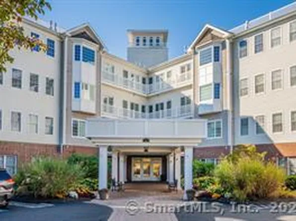 1 King Philip Drive #401, West Hartford, CT 06117