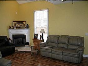 4th image of 806 Forest Brook Dr