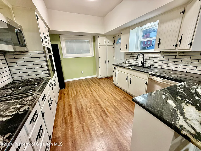 22 N Goodwin Ave — Photo 5