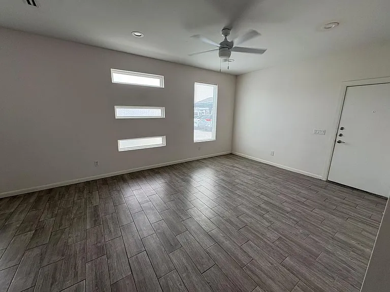 2607 E Hackberry Ave — Photo 1